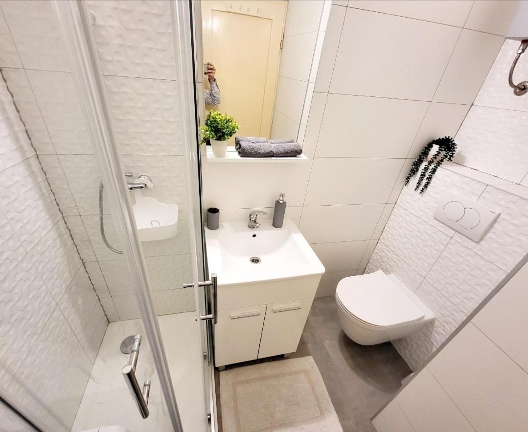 Cozy Apartment With Balcony 10 Min From The Beach 리예카 외부 사진